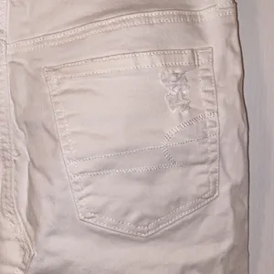 American Eagle NWOT White Ripped Mini Skirt thumbnail 3
