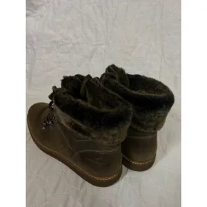 Clarks Glick Clarmont Khaki Brown Leather Faux Fur Lined Ankle Boots Womens 8.5 thumbnail 3