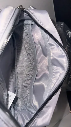 lululemon Everywhere Crossbody Bag 2L  thumbnail 6