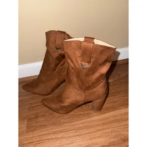 Lulus Brown Faux Suede Pointed Toe Slouchy Block Heel Boots Women 8 Western Boho thumbnail 2