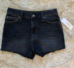 BDG Girlfriend High-Waisted Denim Short – Black Size 27 thumbnail 3