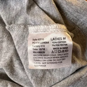 Women’s Mommy Shark Gray T shirt Sz M thumbnail 5