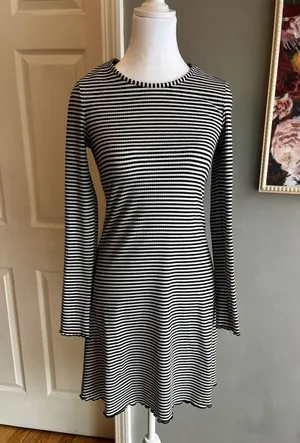 Divided H&M Black and White Stripe Dress BodyCon Crewneck Size 6 Preppy Minimal thumbnail 1