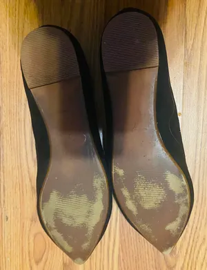 The Bow Tie Skimmer Black Suede Flats size 7 *. Metal gold bows at toes.. Pointy toe flats. ▪️Size 7 ▪️0.25” heel ▪️Excellent used condition: light wear to bottoms and some wear to metal bows thumbnail 7