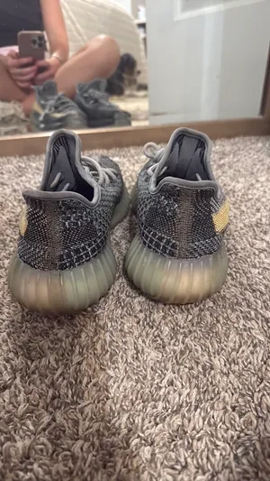 Yeezy Boost 350 thumbnail 3