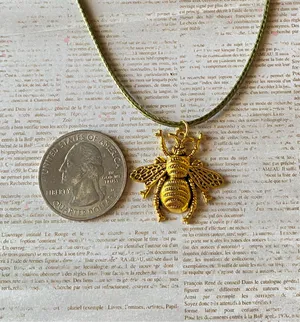 Handmade gold tone bee boho funky vintage antique style simple necklace🐝🧡 thumbnail 6