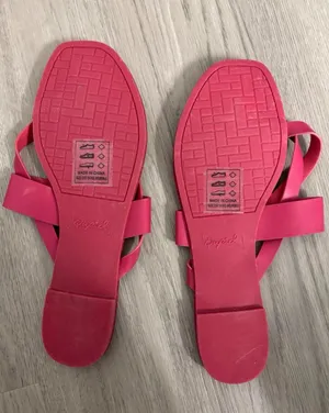 pink sandals Size 7 thumbnail 2