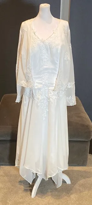Women’s White Chiffon Formal Dress Floral Lace Detail & Matching Jacket Size 14 thumbnail 1