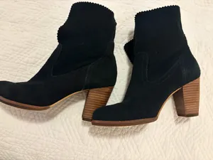 UGG Women’s Black Suede Boots thumbnail 5