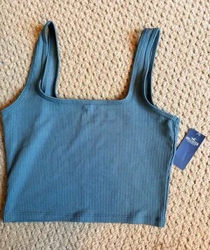 NWT Hollister Crop tank thumbnail 1