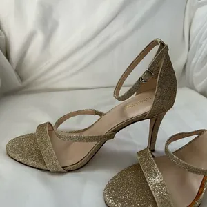 Nine West gold glitter evening heel sandals size 9 M in gold EUC thumbnail 2