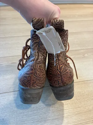 NEW Circle G Women’s Brown Embossed Engraved Lace Round Toe Ankle Boot Size 7.5 thumbnail 6