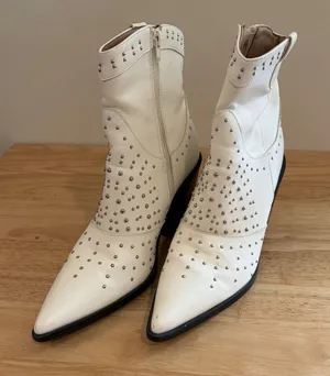 Truffle Collection Cowboy White Studded Ankle Heel Boots Pointed Toe 7.5 Western thumbnail 1