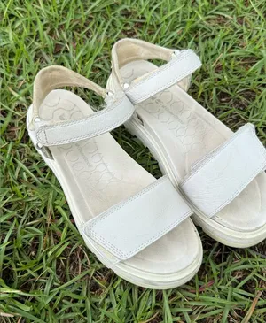 Timberland women’s white sandals size 7 thumbnail 1
