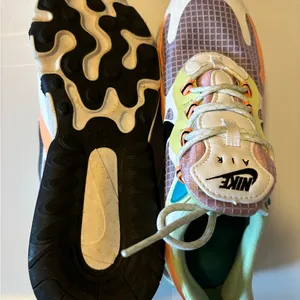 Nike Air Max 270 React Women’s Sneaker Colorful thumbnail 2