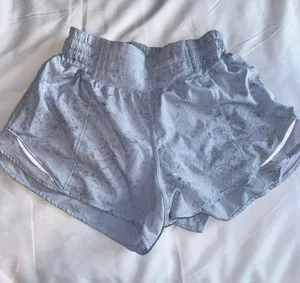 Lululemon Hotty Hot Short 2.5” thumbnail 1