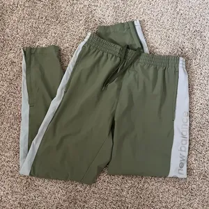 New Balance Green Track Pants Women's Athletic Relaxed Fit Zip Ankle thumbnail 1
