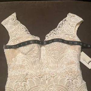 Women’s Bohemian Wedding Dress with Nude Lining Zip Up Back Size 2 NWT thumbnail 12