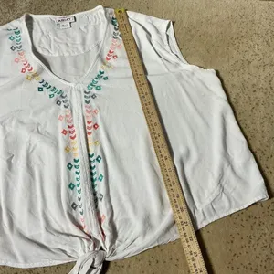 Ariat Womens XL White Embroidered‎ Tie Front Sleeveless Boho Top 10030847 thumbnail 3