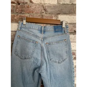 Abercrombie & Fitch 90s Straight Ultra High Rise Distressed Jeans 26 2R Light thumbnail 6