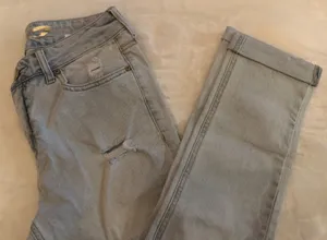 Seven 7 Women’s Blue Denim Weekend Slim Fit Jeans Size 4 Distressed MSRP $69 thumbnail 2