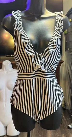 womens one piece swimsuit size 30D‎ thumbnail 1
