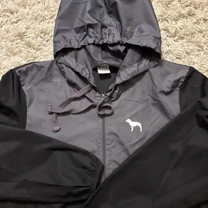 Victoria’s Secret Pink Gray and Black Hooded Windbreaker Size M/L thumbnail 14
