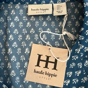 Haute Hippie blue and white flower design 2 piece short pajamas set thumbnail 9