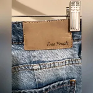 Free People We The Free‎ Women's Two Toned Patchwork Distressed Denim Jeans 24 thumbnail 5
