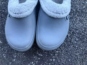 Crocs Faux Fur Lined Clogs Gray Slip On Shoes Women’s 8 Men’s 6 thumbnail 4