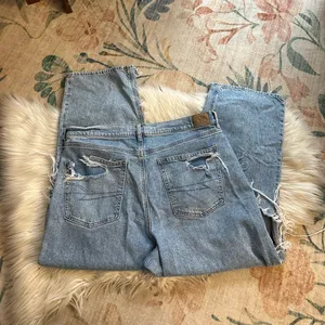 AMERICAN EAGLE Super High Rise Baggy Straight Jean In Medium Indigo thumbnail 8