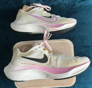 USED NIKE RUNNING SZ 6.5 thumbnail 4