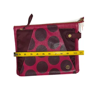 Lululemon In The Present Pouch Deep Ruby Bordeaux Drama Polka‎ Dot W9M61S NWT thumbnail 10