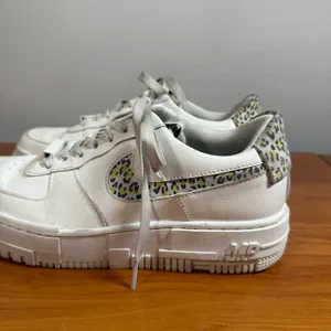 Nike Air Force 1 Low Pixel White Leopard Women's Sneaker DH9632-101 Size 9.5 thumbnail 2