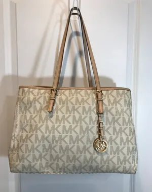 Michael Kors Jet Set Travel Large Signature Tote thumbnail 1