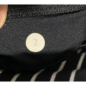 Lululemon Women Sz 2 Base Runner 1/2‎ Zip Black White Running Top Pullover thumbnail 8