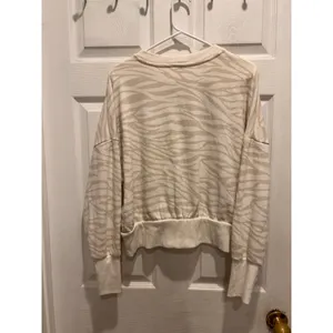 Old Navy Womens Cream Zebra Print Drop Shoulder Fleece Sweatshirt L‎ Athleisure thumbnail 5