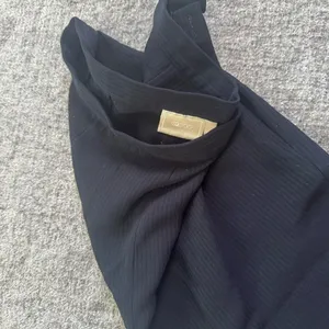 Black Women's Knit Ankle Pants Size 10 thumbnail 4