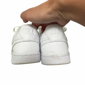 Nike White Court Vision Low Sneakers Sz 8.5 thumbnail 4