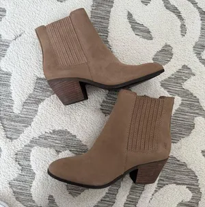 Frye Sandra Chelsea Western Ankle Boots in Taupe Size 6.5 NWT thumbnail 1