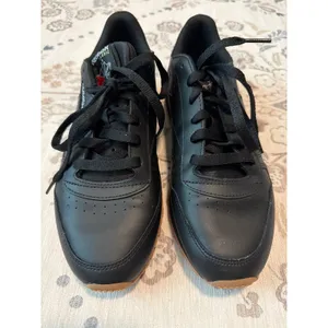 Reebok Classic Leather Sneakers Black Gum Bottoms Women's Size 9 GY0961 thumbnail 2