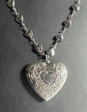 Vintage-Style Engraved Silver Heart Locket Necklace w/Tiny Hearts Link Chain 🩶 thumbnail 2