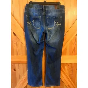Maurices Jeans Women 2 Short Boot Cut Low Rise Dark Wash Distressed (1112) thumbnail 4