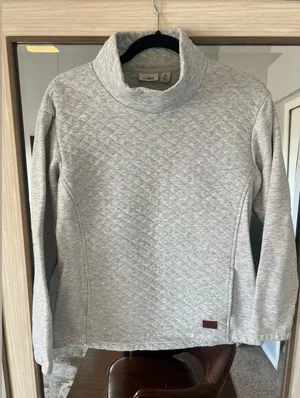 L.L. Bean Women's Quilted Sweatshirt Pullover, Funnelneck Grey w/ Pockets sz XS Gray thumbnail 1