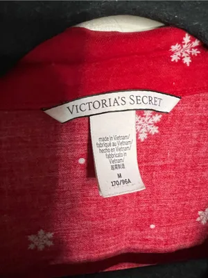 Victoria’s Secret Lipstick Red White Snowflake Short Sleeve Flannel Pajama Set thumbnail 5