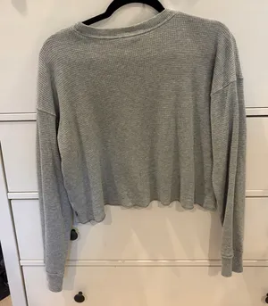 Aritzia TNA Gray Waffle Knit Cropped Long Sleeve thumbnail 3