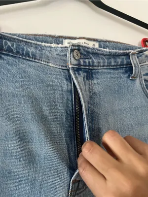 Abercrombie The 90s Straight Ultra High Rise Jeans 33 16 Light Wash Minimalist thumbnail 2