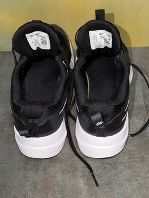 Nike Cosmic HM4402-003 Black/White Women's Sneakers Size 7.5-8 thumbnail 7