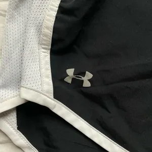 Under Armour Shorts Size S thumbnail 3