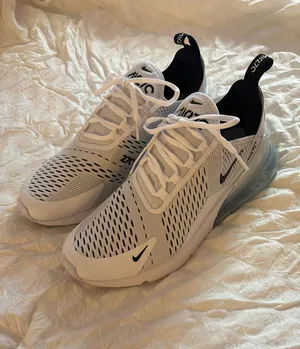 Nike Women’s 270 Air Max Shoes thumbnail 1